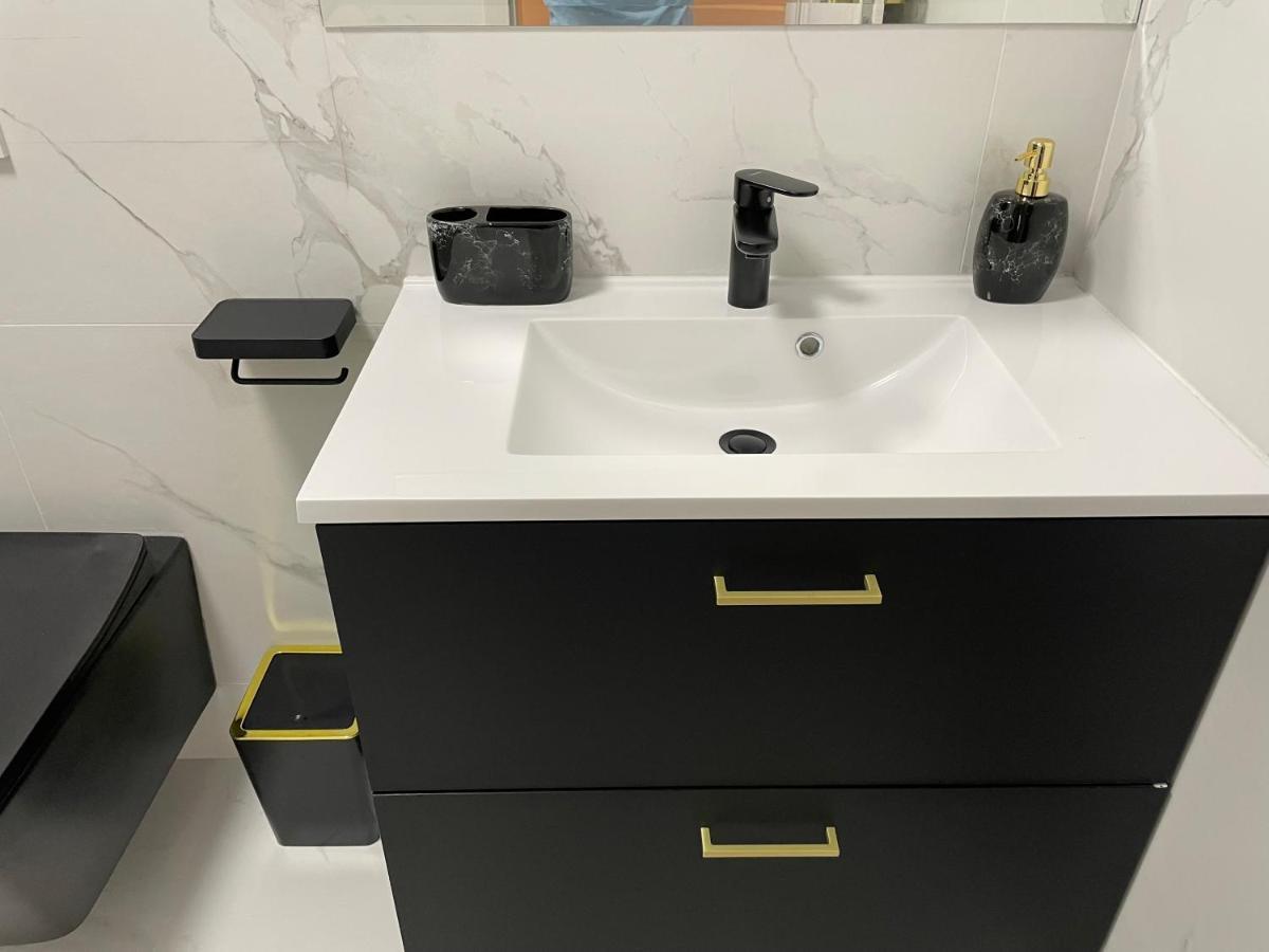 Bel Dom - The Central, Spacious 2 Rooms Luxury Apartment Cluj Napoca Bagian luar foto