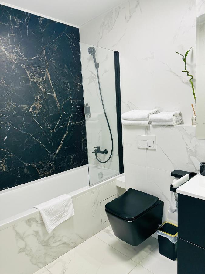 Bel Dom - The Central, Spacious 2 Rooms Luxury Apartment Cluj Napoca Bagian luar foto