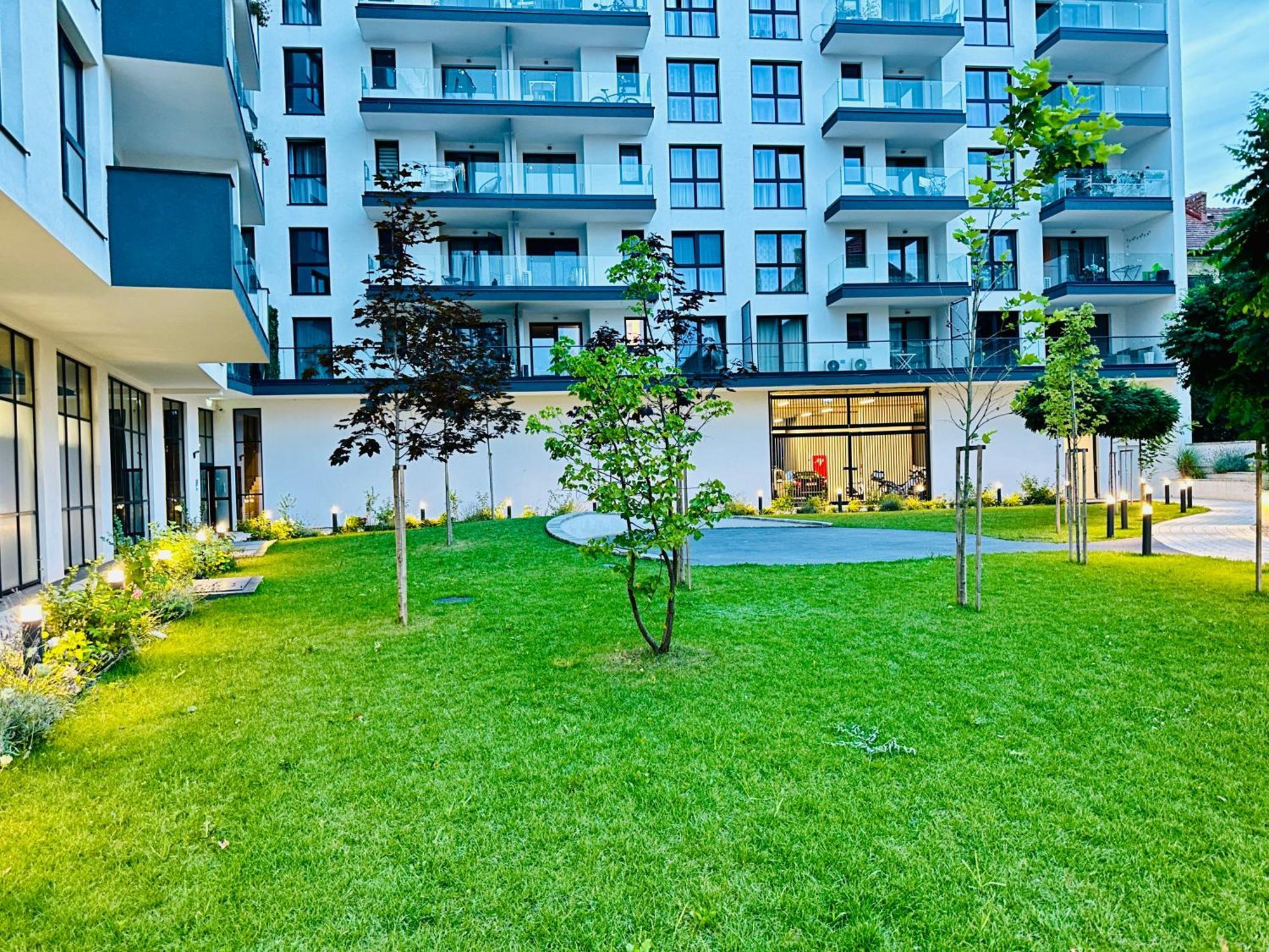 Bel Dom - The Central, Spacious 2 Rooms Luxury Apartment Cluj Napoca Bagian luar foto